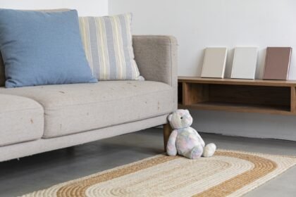 Cushions, books and a patterned rug in a lounge room ready for a spoken scavenger hunt.